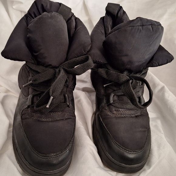 Black Puffer Winter Boots - Picture 1 of 6